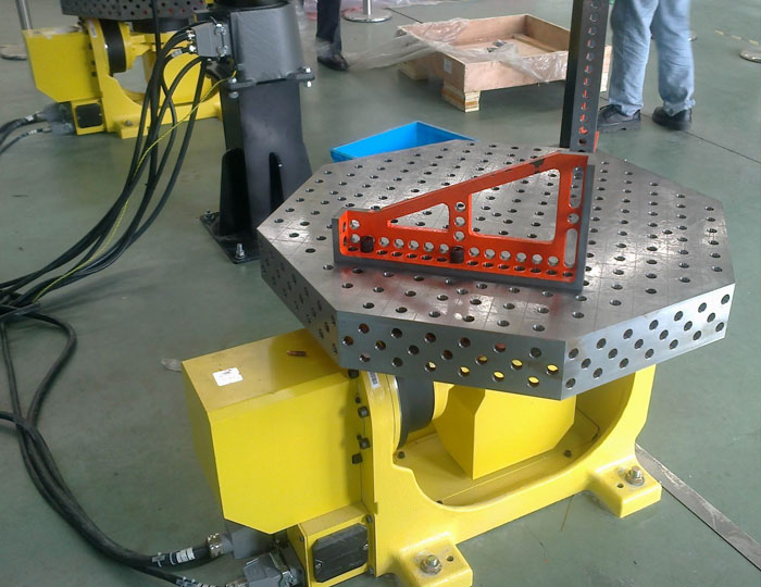 为上海中科集团电器集团制作的三维柔性八角旋转焊接平台